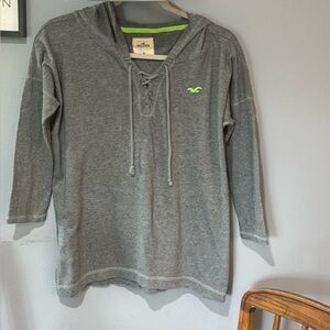 Hollister Gray Pullover Hoodie – Lace-Up Front, Size M